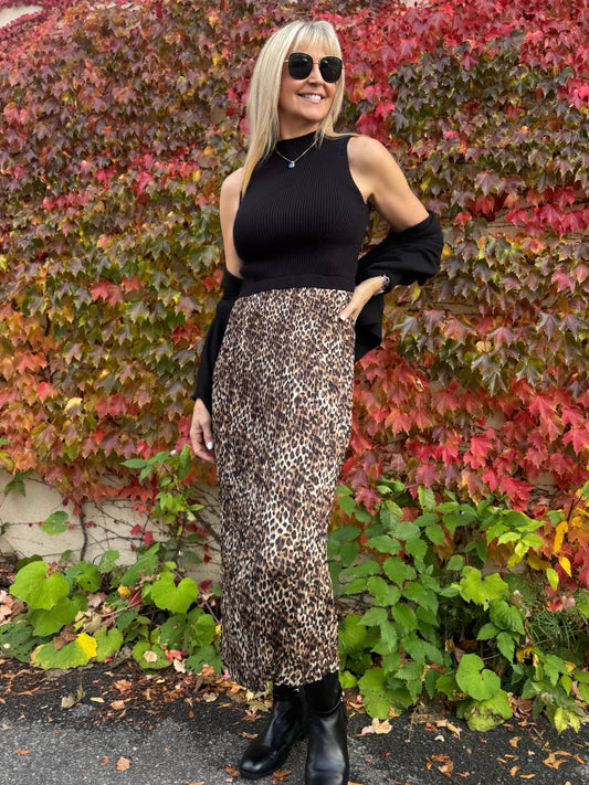 Ultra Slimming Dual Texture Plissé Midi Dress | D202