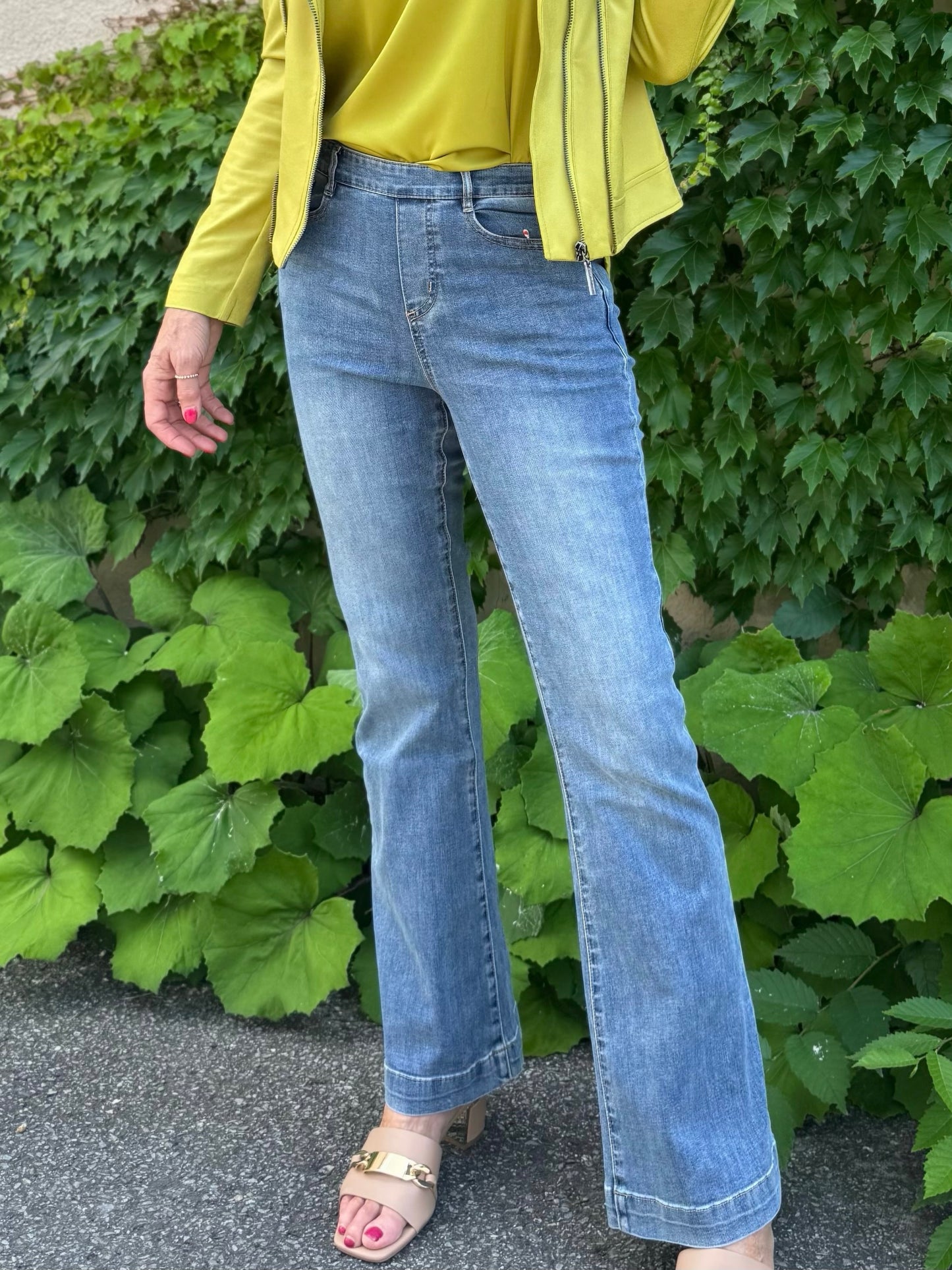 Retro Chic Flare Jeans | JN613