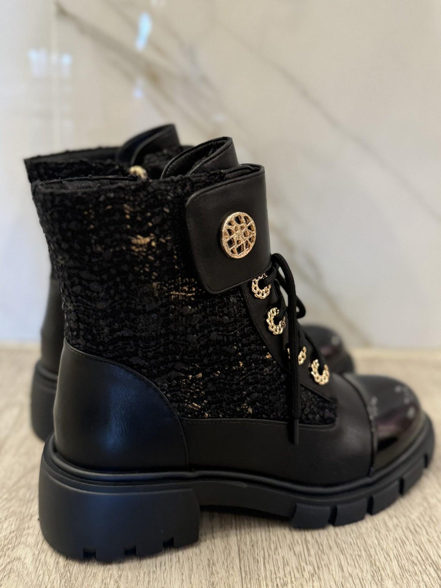 Bottines à détails dorés | BT31